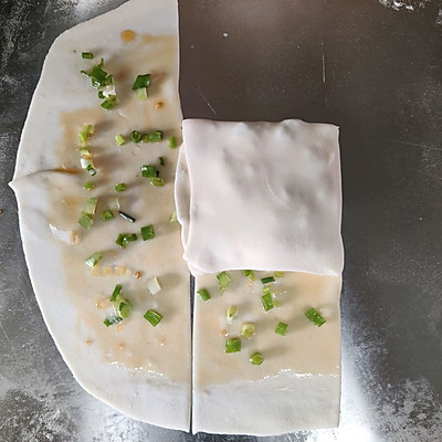 葱油饼怎么做（这样做葱油饼三分钟就做好）