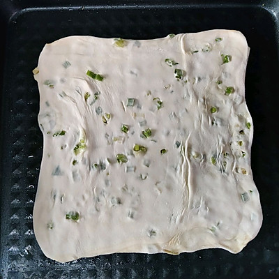 葱油饼怎么做（这样做葱油饼三分钟就做好）