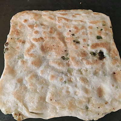 葱油饼怎么做（这样做葱油饼三分钟就做好）