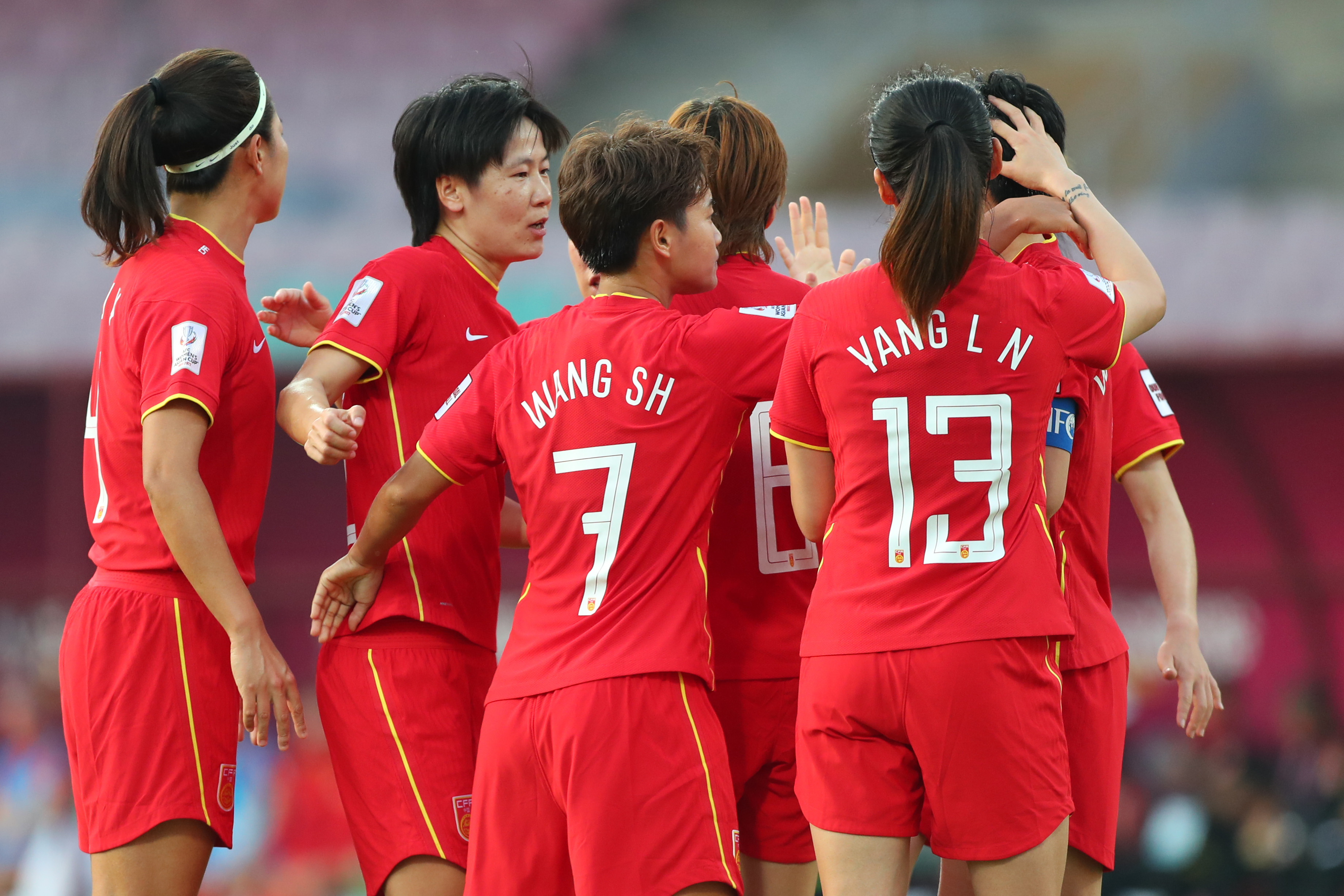 世界杯2019足球女足(王霜一球两助攻！中国女足3-1逆转越南，晋级女足世界杯)