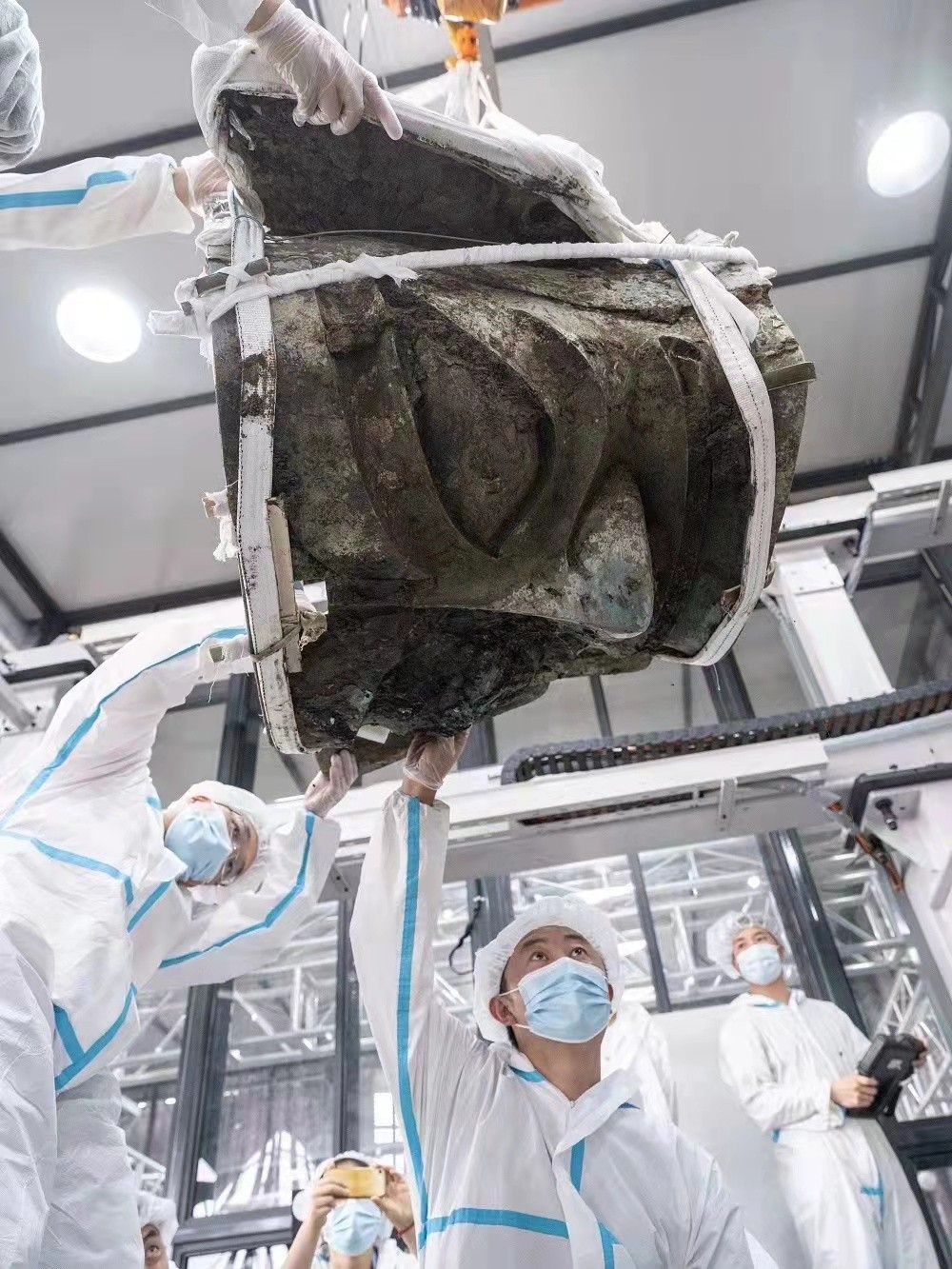 首次露真容！三星堆青铜大面具上春晚啦