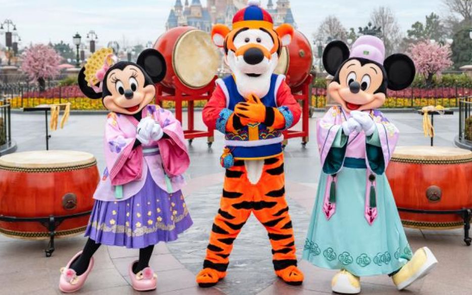 “跳跳虎”开启上海迪士尼度假区虎年新春庆典活动