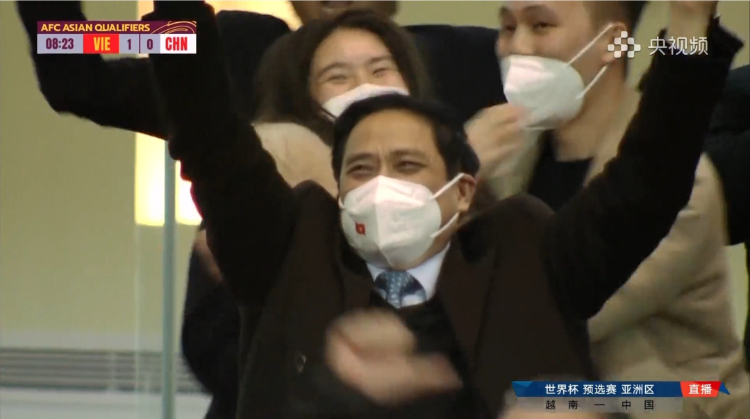比賽第48分鐘（國足最后才進球，輸給越南1：3）