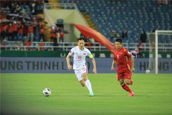 男足1比3越南几点（中国男足客场1：3惨败越南队 彻底告别卡塔尔世界杯）-趣拿体育