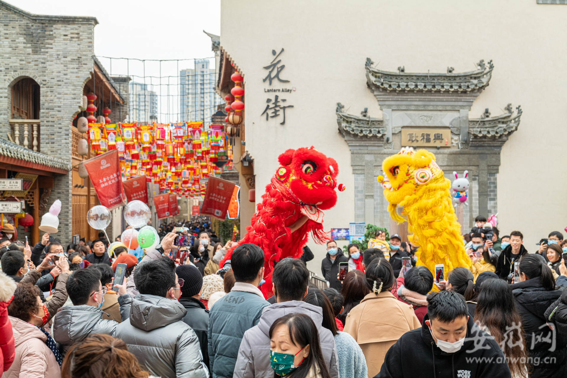芜湖古城：民俗灯会迎虎年