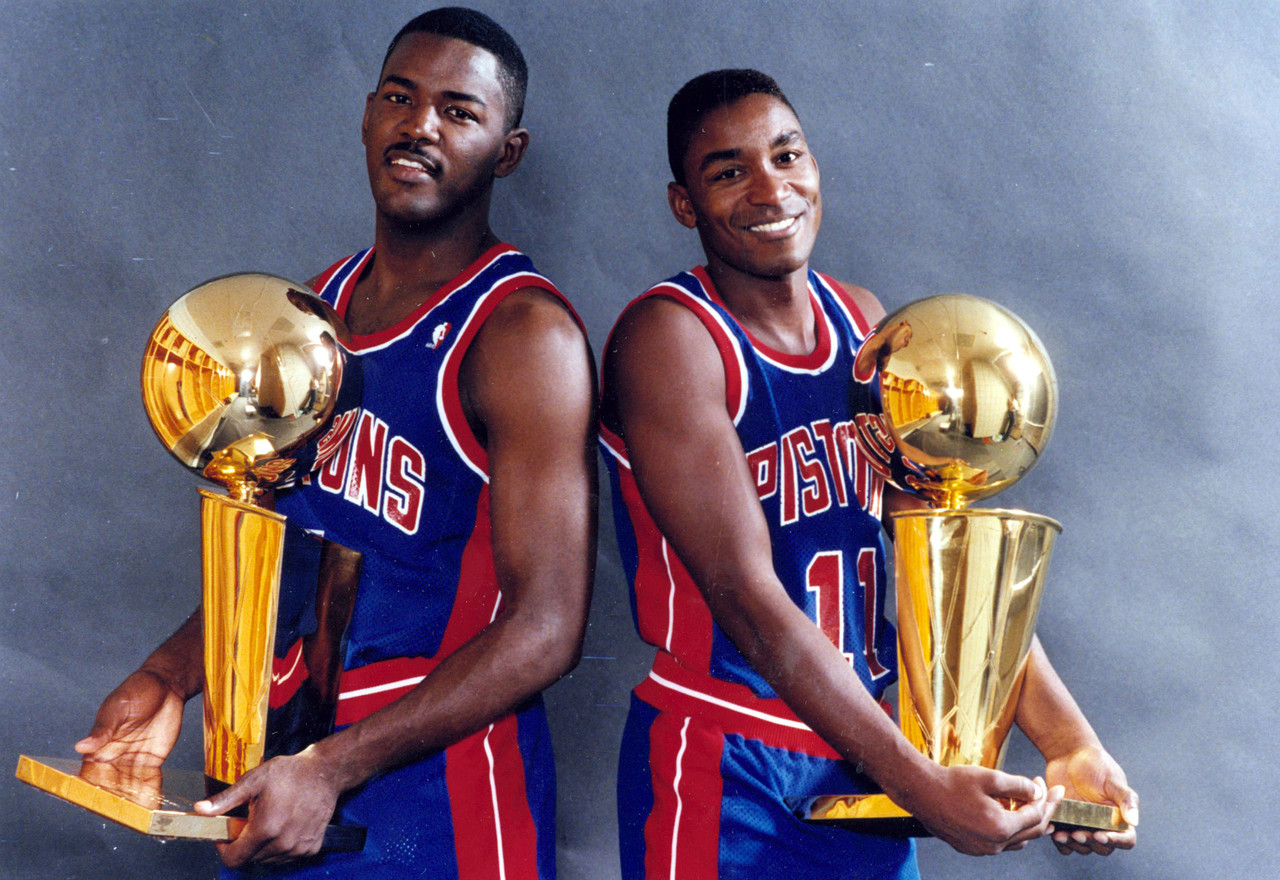 活塞队几个总冠军（1983年的今天：“微笑刺客”砍活塞队史唯一40+三双）