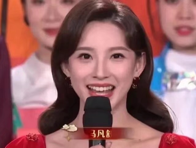 体育频道主持人马凡舒简历（18岁参加选美，入行七年就主持春晚惊艳四座，28岁马凡舒到底是什么来头）-趣拿体育