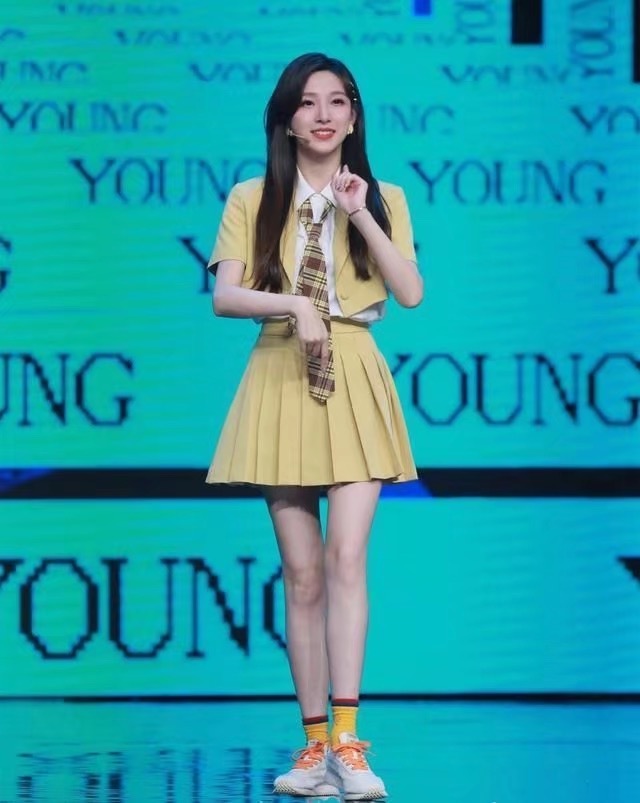 体育频道主持人马凡舒简历（18岁参加选美，入行七年就主持春晚惊艳四座，28岁马凡舒到底是什么来头）