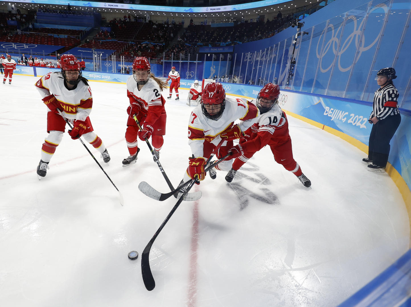 冰球比赛一共几节(冬奥科普丨中国女冰获得北京冬奥会首胜，这项激烈的运动你了解多少？)
