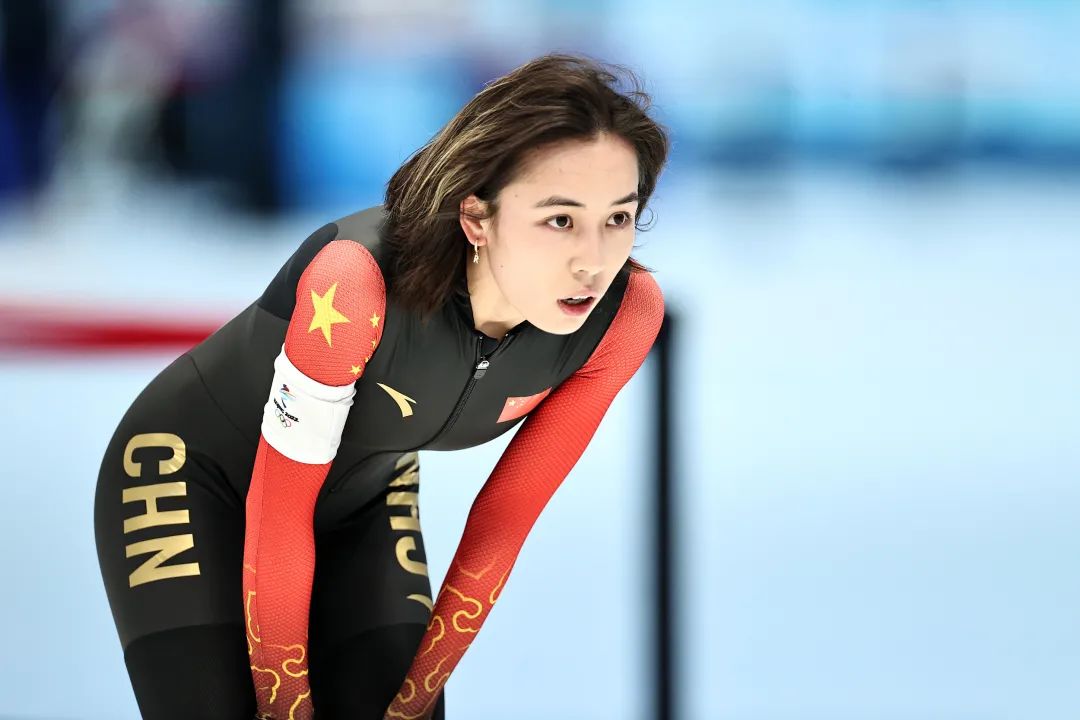 2019籃球世界杯女觀眾（今天的速滑賽場，這位新疆姑娘吸粉無數）