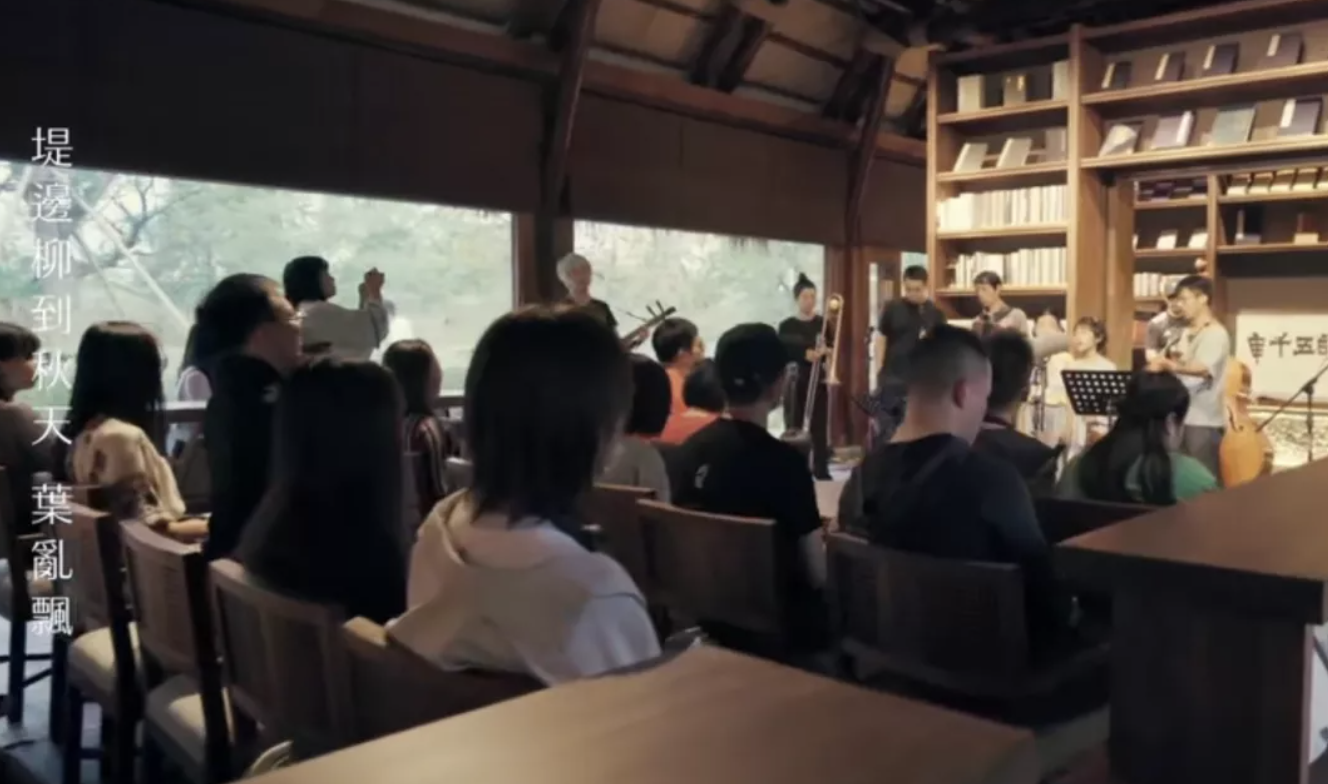 我们长大了,儿时的童谣却仍唱着“会干活的女孩嫁得好”