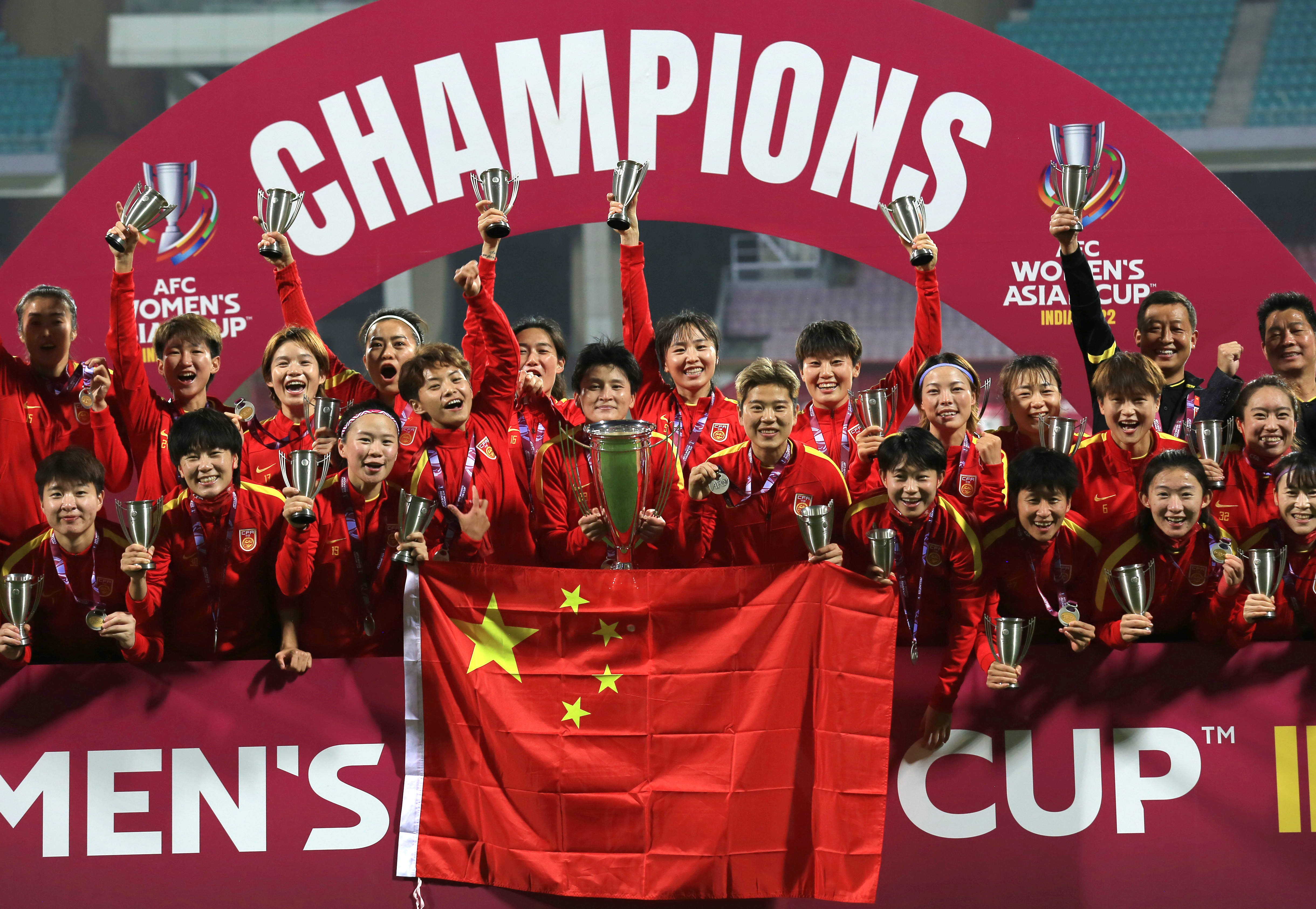 今年的女足亚洲杯是在哪里举行(足球——女足亚洲杯：中国队夺冠)