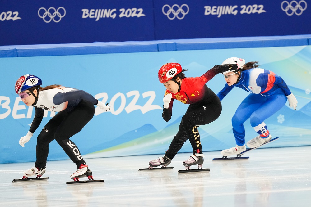 十月份世界杯短道速滑(崔敏静摔出赛道无缘半决赛，韩国短道速滑为何屡次上演“宫斗戏”)