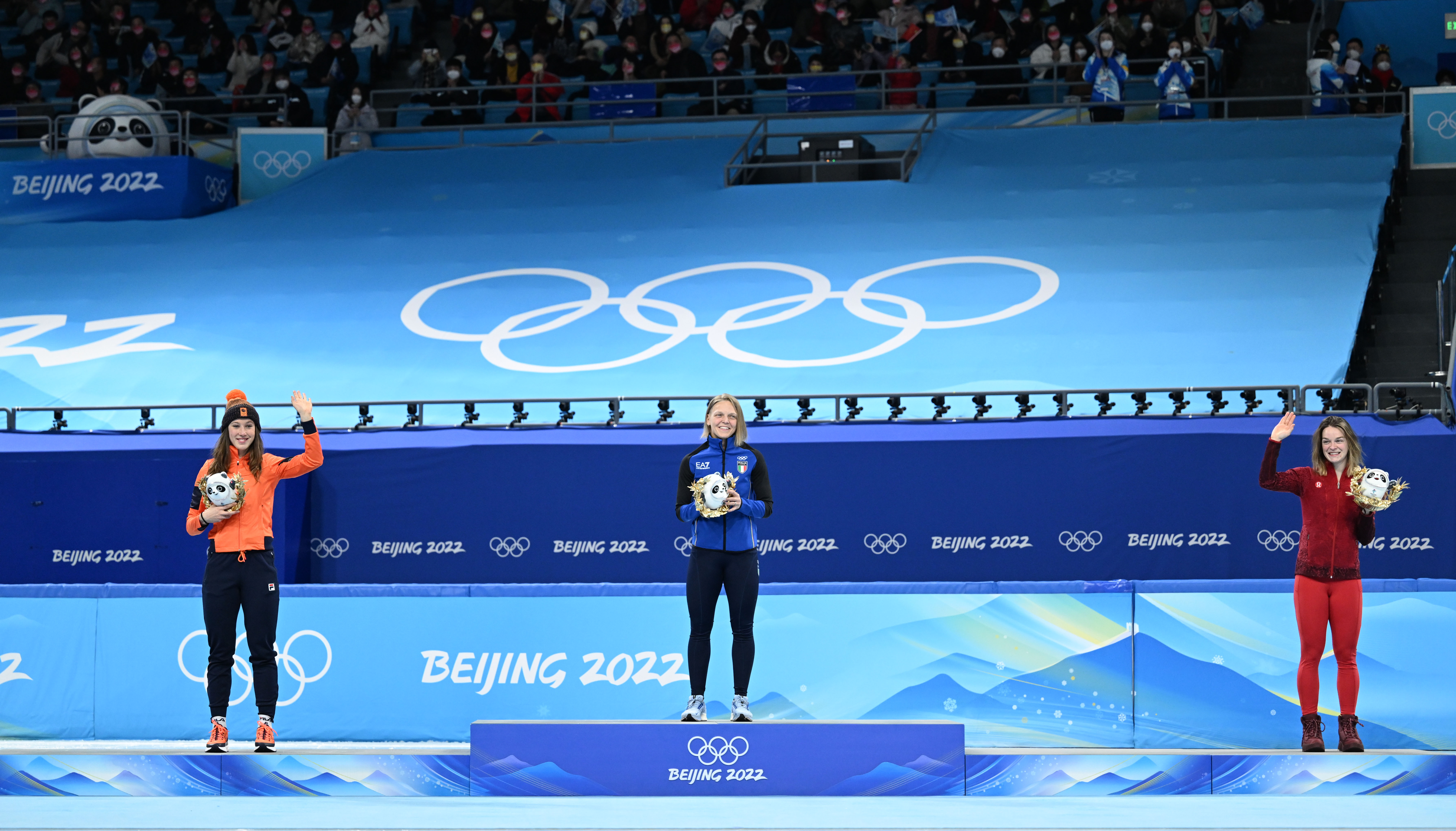 短道速滑世界杯荷兰站女子500(短道速滑——女子500米决赛：意大利选手阿里安娜·方塔纳夺冠)