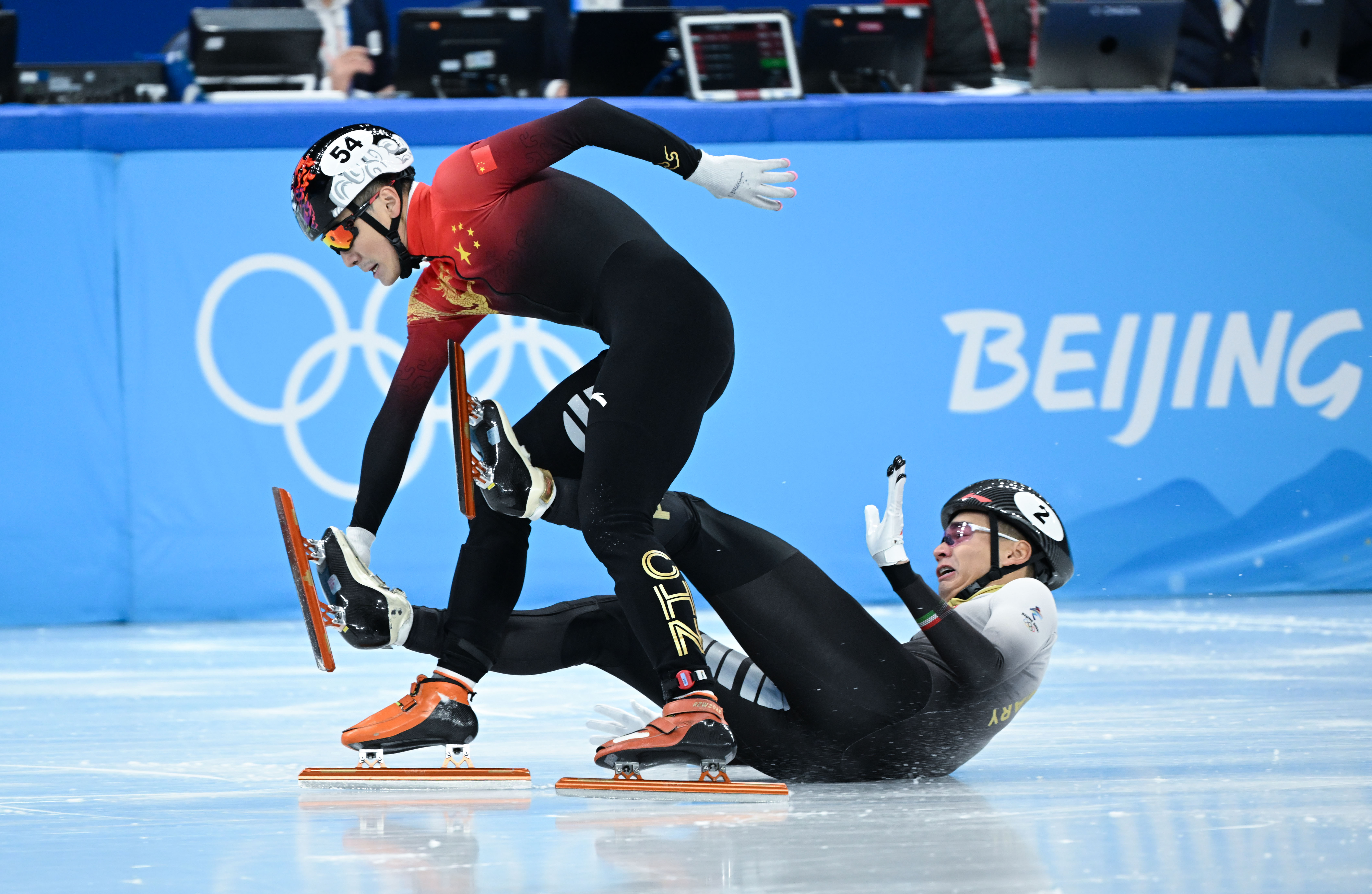 男子1000米短道速滑决赛(短道速滑——男子1000米决赛：中国选手任子威夺冠)