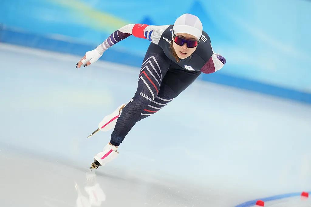 中国台北冬奥选手黄郁婷冲过终点时，DJ放起了《中国话》