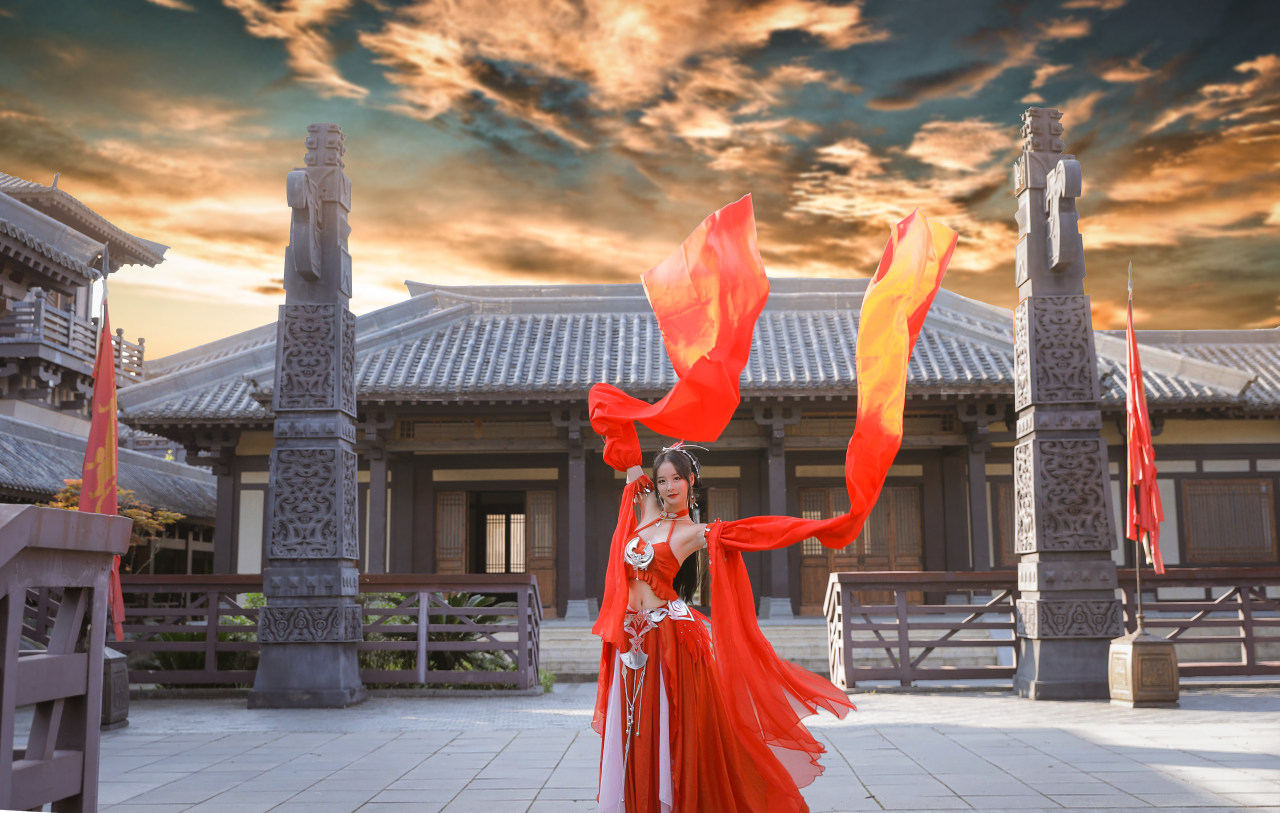 手游《天涯明月刀》心王·塞上行时装COS图-哪边嗨