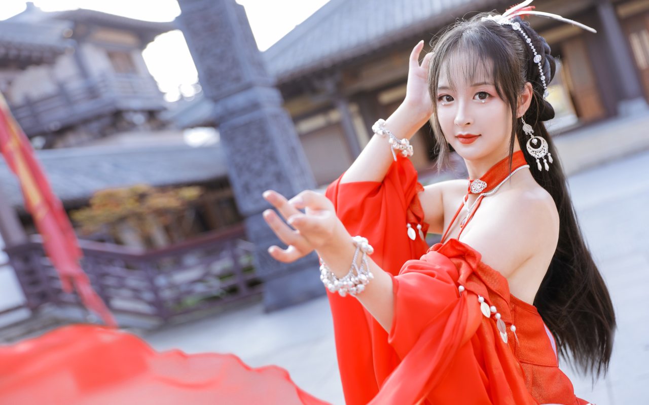 手游《天涯明月刀》心王·塞上行时装COS图