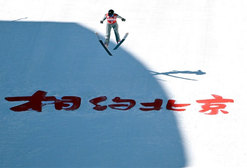 一套中等的滑雪用具大约多少钱（“三亿人上冰雪”瞄准万亿产业规模，滑雪装备人均花费万元起）