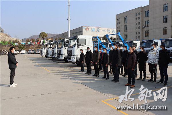 跑好“第一棒” 奋力“开门红” 湖北一专汽车：新车下线送青海 共享涂装聚合力