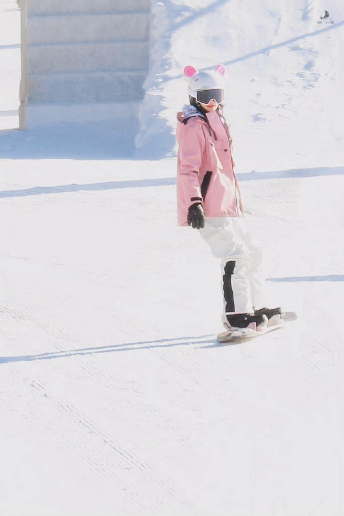 冰雪运动“卷”到星二代！Angelababy曝小海绵5岁学滑雪