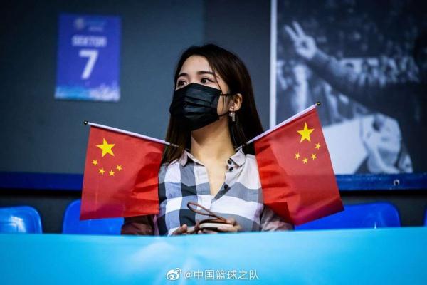 中国女篮强势挺进女篮世界杯正赛(姑娘们太棒了！中国女篮晋级世界杯)