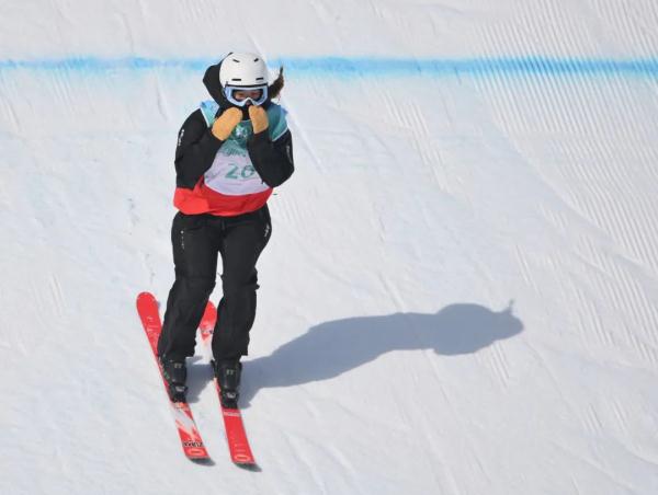 雪太大，谷爱凌今天比赛延期！为啥滑雪比赛怕下雪？