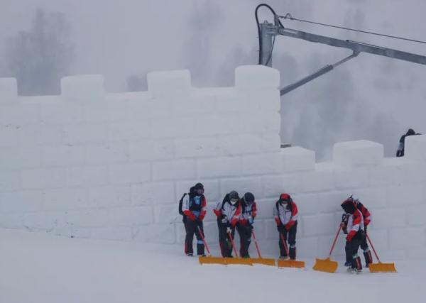 雪太大，谷爱凌今天比赛延期！为啥滑雪比赛怕下雪？