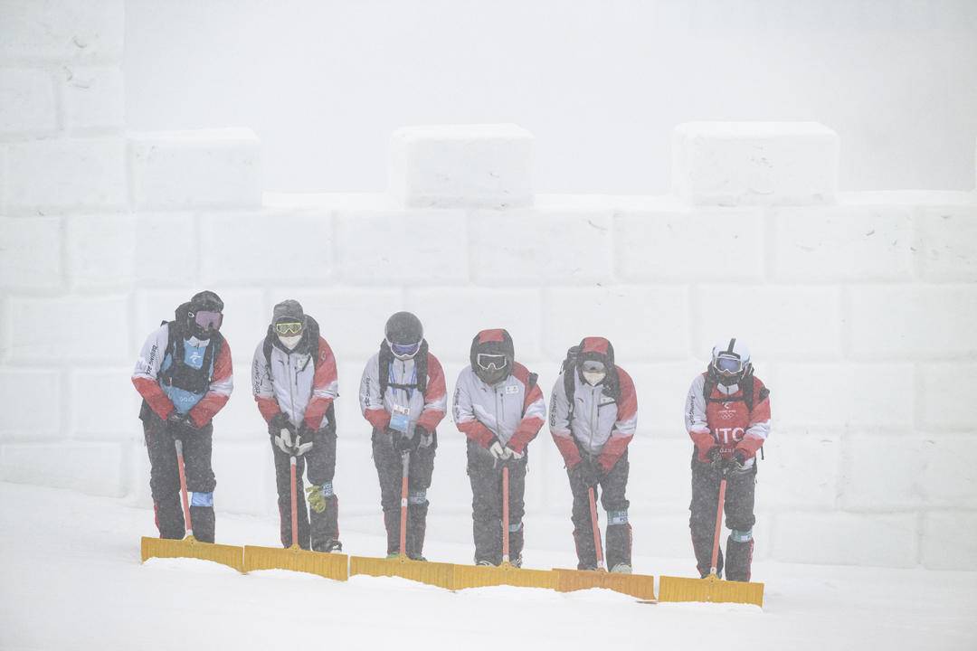 高山滑雪比赛害怕下雪原因(谷爱凌比赛因大雪取消！为啥滑雪比赛怕下雪？)