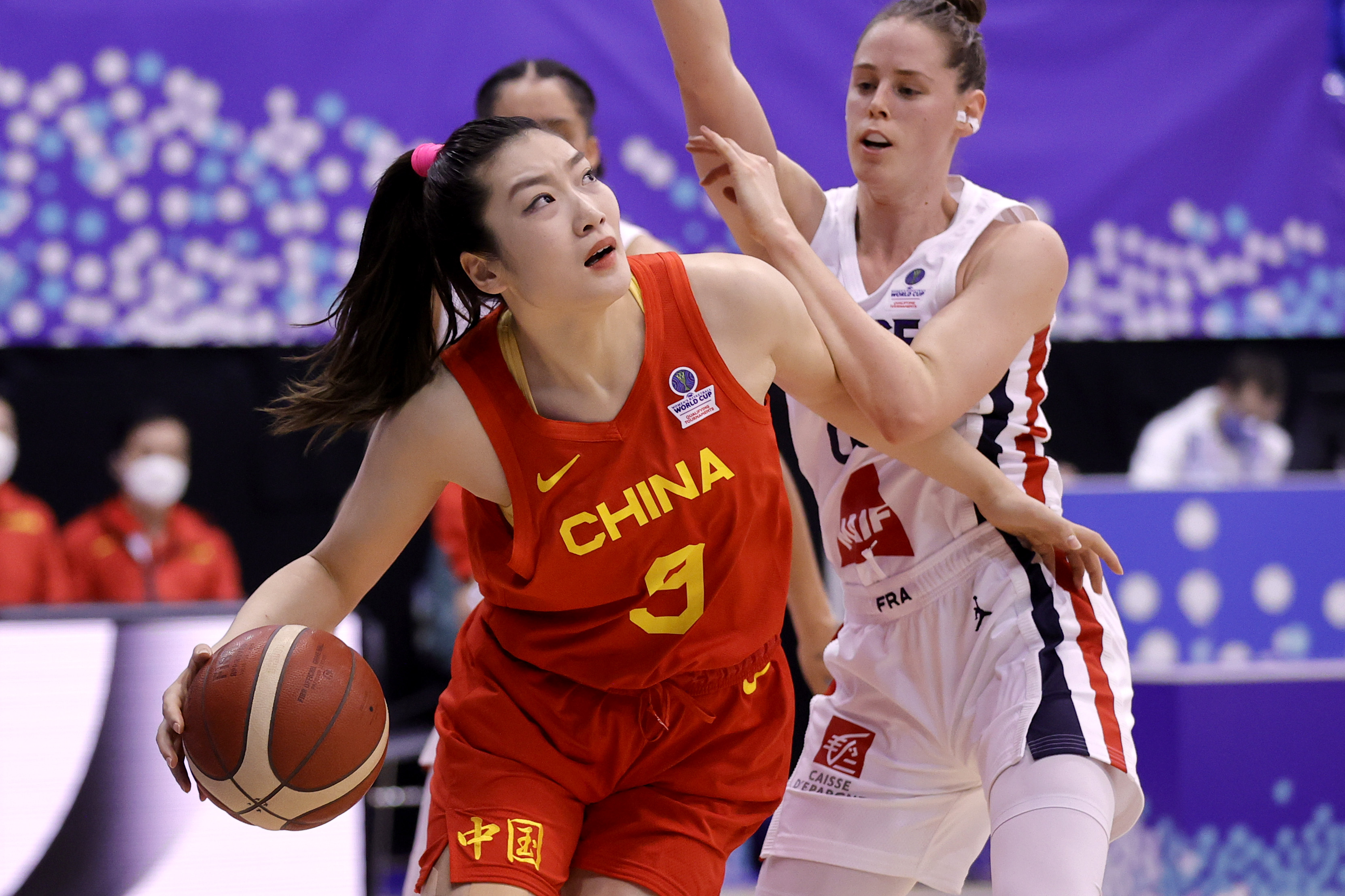 中国队和法国队踢世界杯(篮球——女篮世界杯预选赛:中国队胜法国队)