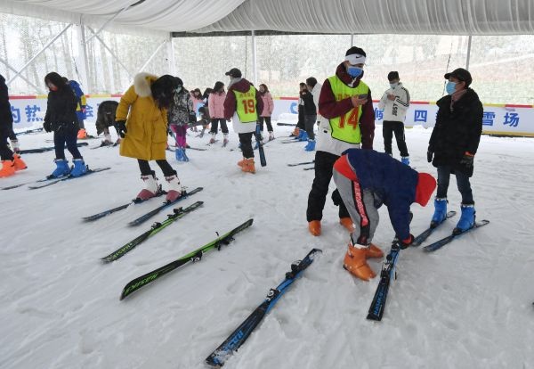 武汉滑雪场在哪(武汉冰雪地图来了！看，真冰场真雪场就在你身边)