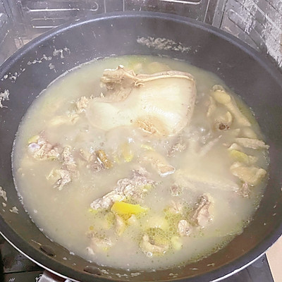 猪肚包鸡怎么做（冬季暖胃神器秘制猪肚鸡做法分享）