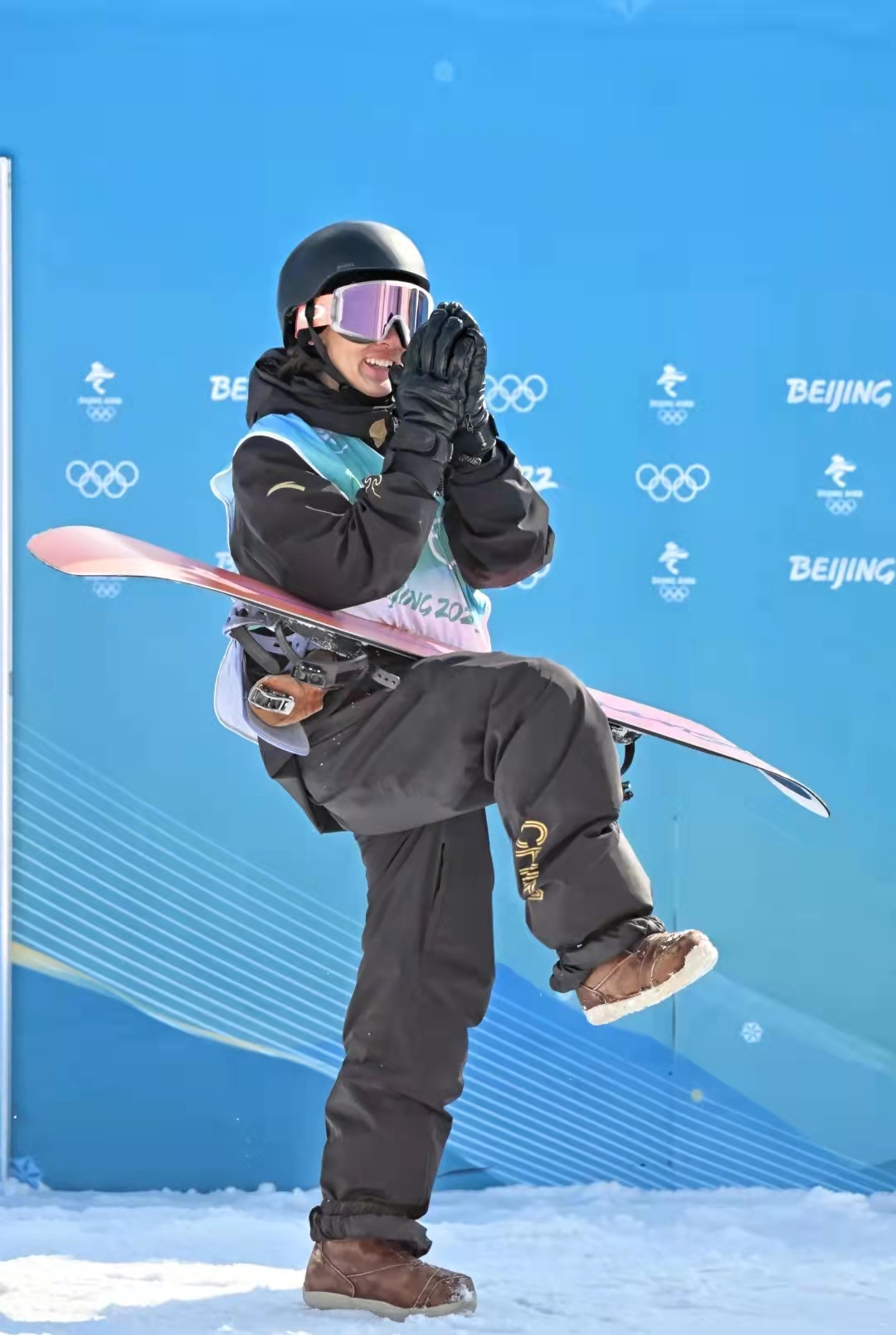 苏翊鸣身高160cm(4岁上雪，17岁奥运夺冠，单板滑雪运动员苏翊鸣：努力永不骗人)