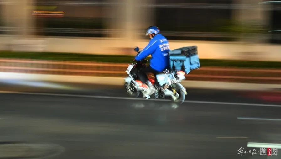 刷屏！上海名校大学生，转行做外卖骑手！如今年入50万！此前已有银行行长、私募改送外卖……网友评论亮了