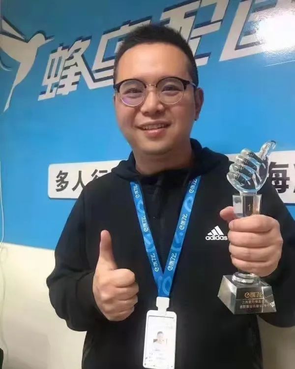 刷屏！上海名校大学生，转行做外卖骑手！如今年入50万！此前已有银行行长、私募改送外卖……网友评论亮了