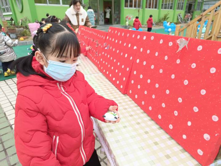 幼儿的奥运会项目有哪些项目(滑雪、滑板、冰球、冰壶、短道速滑……这所幼儿园办了一场迷你版冬奥会)