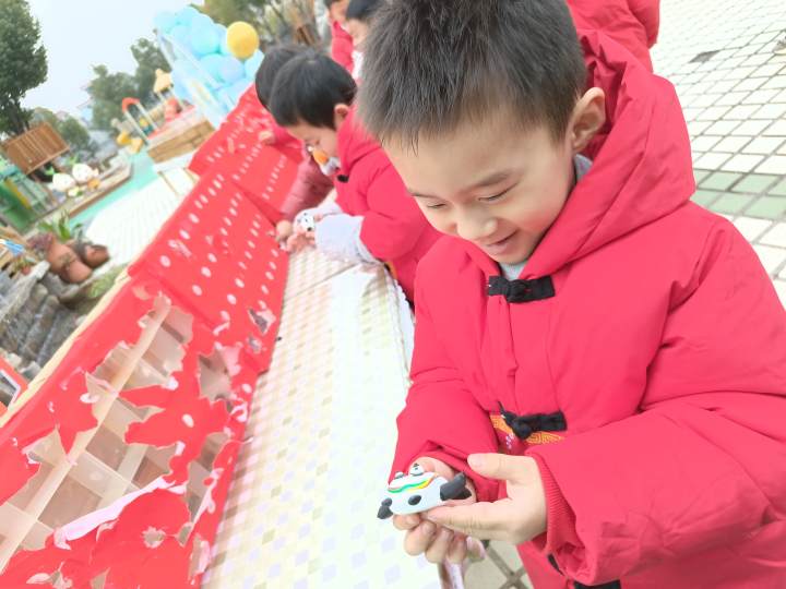 幼儿的奥运会项目有哪些项目(滑雪、滑板、冰球、冰壶、短道速滑……这所幼儿园办了一场迷你版冬奥会)