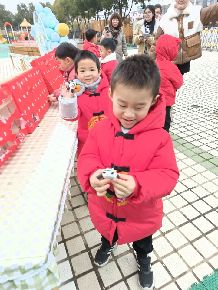 幼儿的奥运会项目有哪些项目(滑雪、滑板、冰球、冰壶、短道速滑……这所幼儿园办了一场迷你版冬奥会)