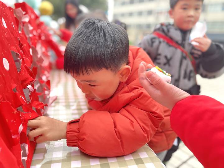 幼儿的奥运会项目有哪些项目(滑雪、滑板、冰球、冰壶、短道速滑……这所幼儿园办了一场迷你版冬奥会)