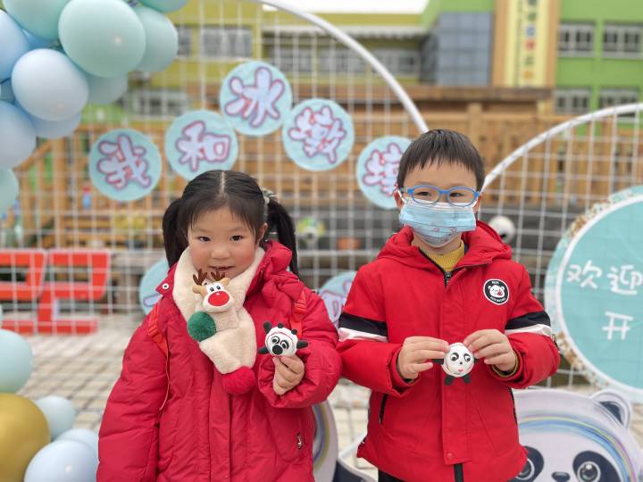 幼儿的奥运会项目有哪些项目(滑雪、滑板、冰球、冰壶、短道速滑……这所幼儿园办了一场迷你版冬奥会)