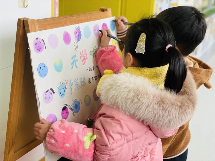 幼儿的奥运会项目有哪些项目(滑雪、滑板、冰球、冰壶、短道速滑……这所幼儿园办了一场迷你版冬奥会)