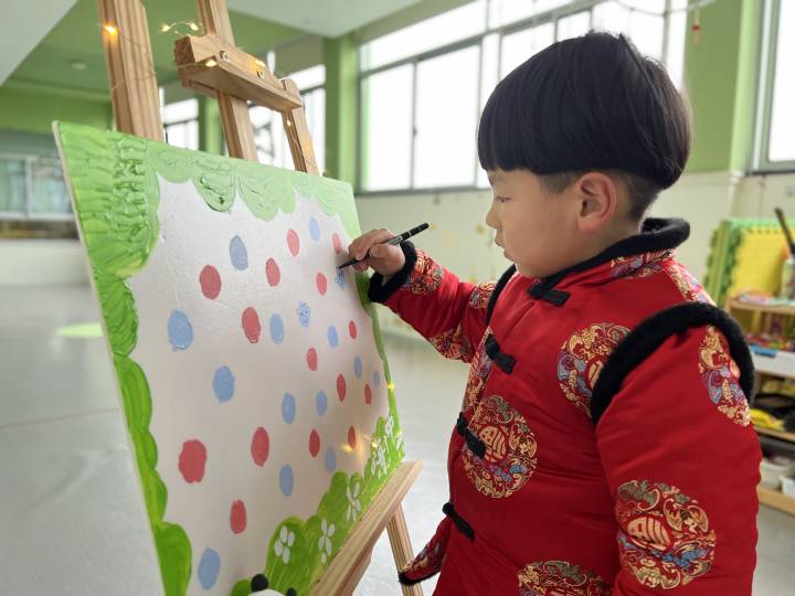 幼儿的奥运会项目有哪些项目(滑雪、滑板、冰球、冰壶、短道速滑……这所幼儿园办了一场迷你版冬奥会)