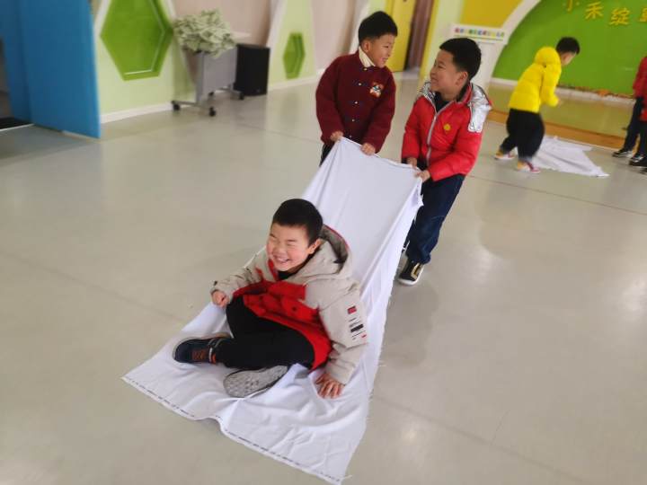 幼儿的奥运会项目有哪些项目(滑雪、滑板、冰球、冰壶、短道速滑……这所幼儿园办了一场迷你版冬奥会)