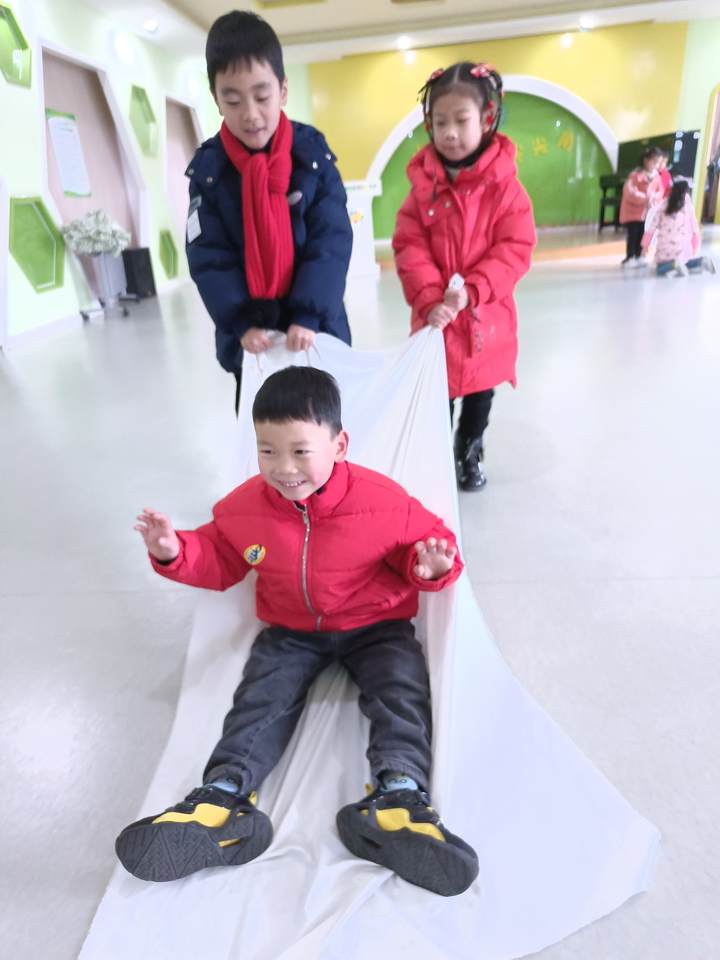 幼儿的奥运会项目有哪些项目(滑雪、滑板、冰球、冰壶、短道速滑……这所幼儿园办了一场迷你版冬奥会)