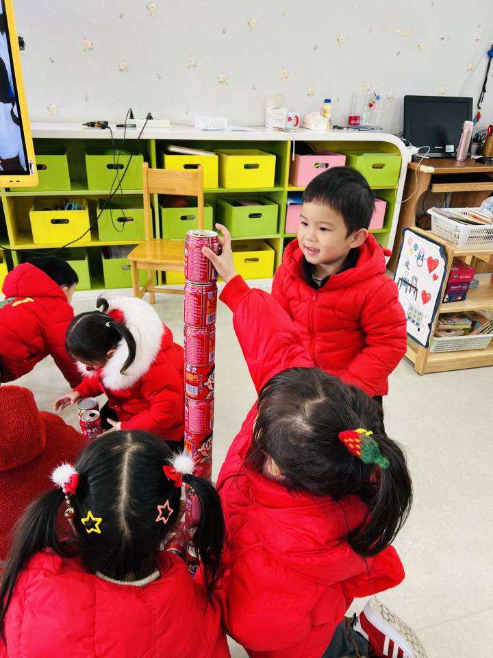 幼儿的奥运会项目有哪些项目(滑雪、滑板、冰球、冰壶、短道速滑……这所幼儿园办了一场迷你版冬奥会)