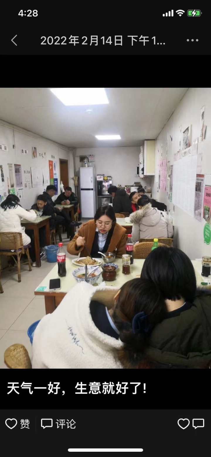 生活跌跌撞撞，季节来来往往。杭州女店主半夜进货发圈鼓励自己：越努力越幸运