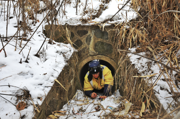 “95后”铁路小伙爬冰卧雪守护春运安全