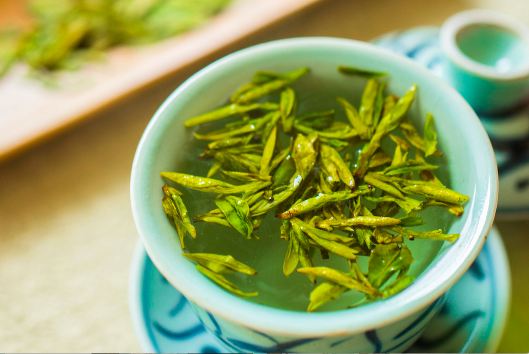 在诗词里，啜一口春茶的芳香