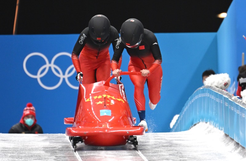 德国女子足球赛(女子双人雪车：德国新秀一骑绝尘，“金发炸弹”排第五)