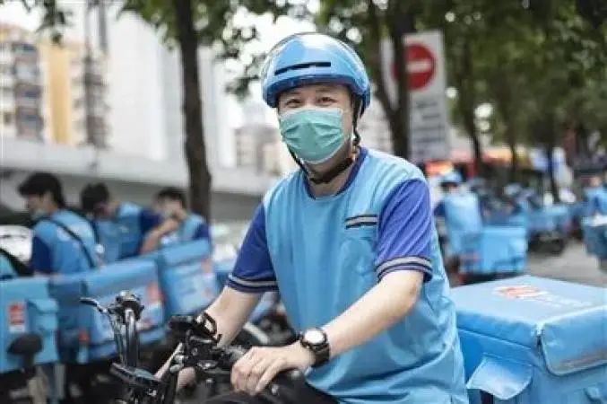 刷屏！上海名校大学生，转行做外卖骑手！如今年入50万！此前已有银行行长、私募改送外卖……网友评论亮了